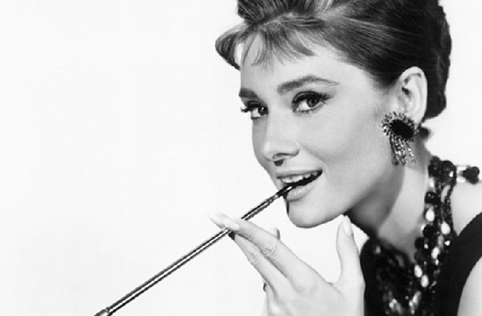 Immagini di Audrey Hepburn stampate su tela, carta, plexiglas e alluminio