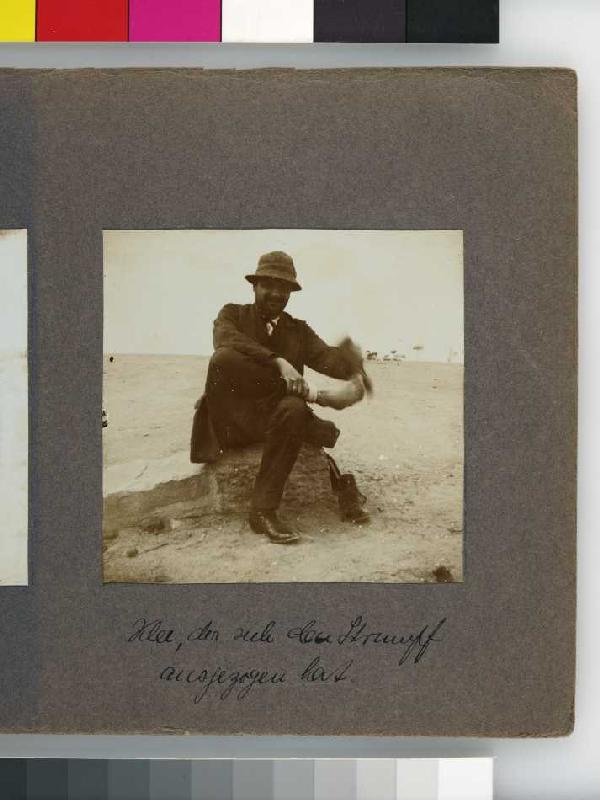 Paul Klee a Tunisi, dove è stato fotografato nel 1914 da Hodler.