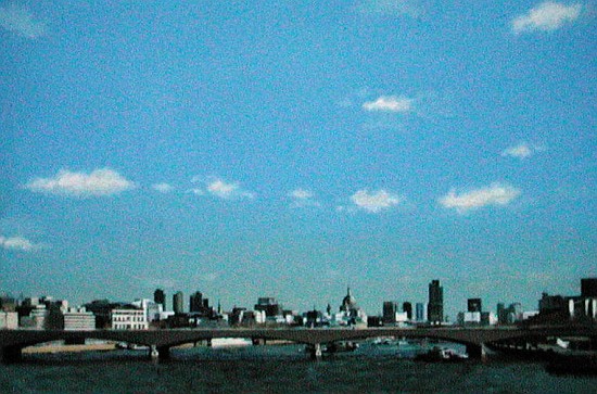 Waterloo Bridge, 2002 (oil on canvas)  a Alan  Byrne