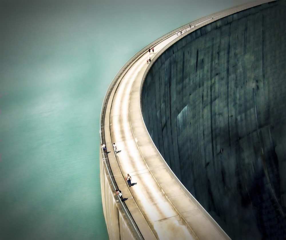 the dam ... - Anna Cseresnjes