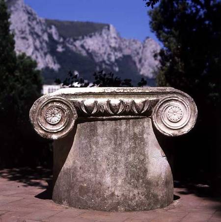 Ionic capital from 'The Studio' (photo) a Anonimo