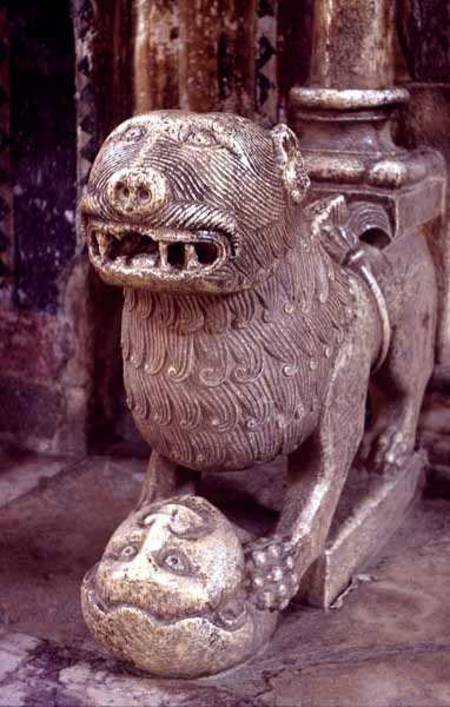 Lion column base from the church entrance a Anonimo