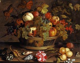 Natura morta con uva, mele, pesche, prugne e fiori