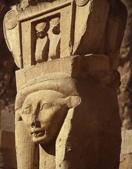 Hathor-headed column, from the Chapel of Hathor, Temple of Hatshepsut, New Kingdom a Egizi