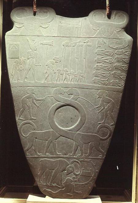 The Narmer Palette: ceremonial palette depicting King Narmer, wearing the red crown of Lower Egypt, a Egizi