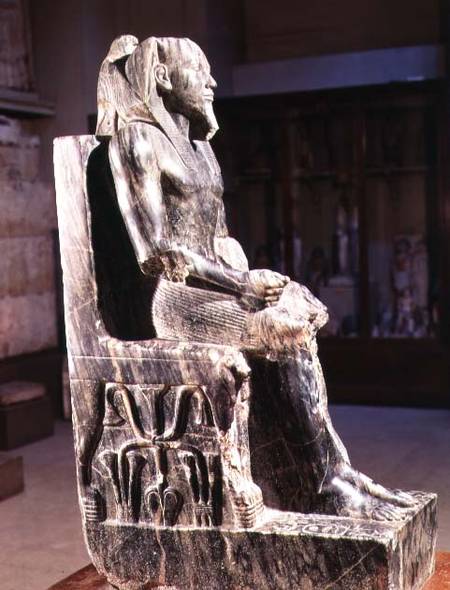 Statue of Khafre (2520-2494 BC) enthroned, from the Valley Temple of the Pyramid of Khafre at Giza, a Egizi