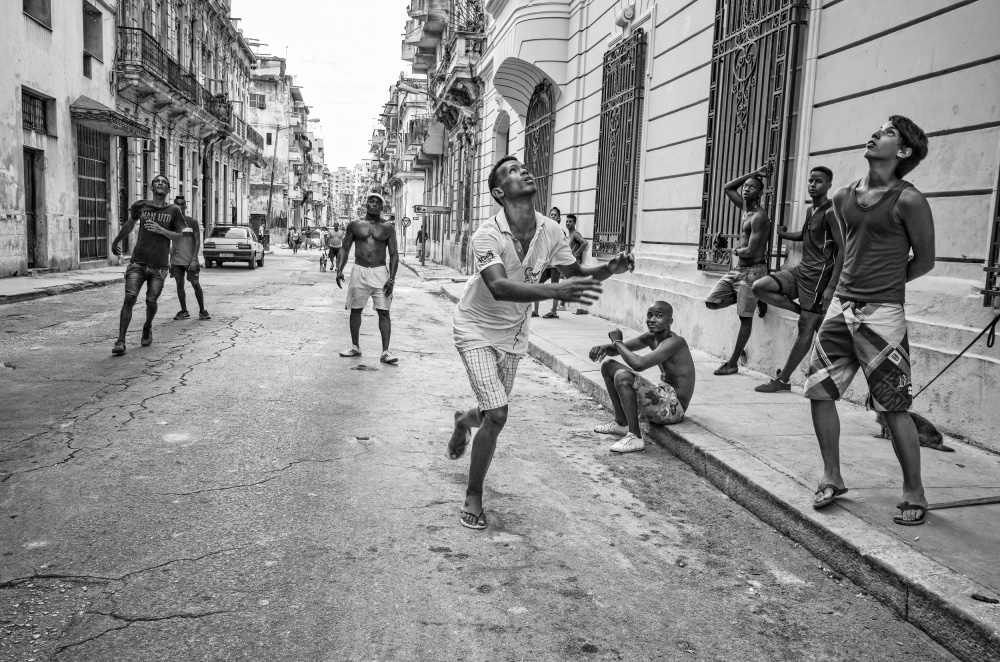Street Games in Havana a Itzik Einhorn