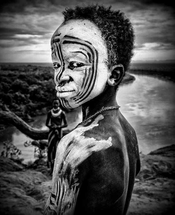 A boy of the Karo tribe. Omo Valley (Ethiopia). a Joxe Inazio Kuesta