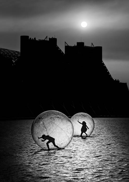 Games in a bubble a Juan Luis Duran