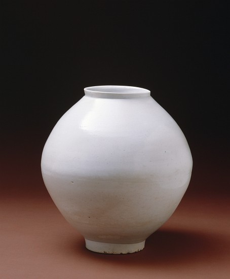 'Full Moon' jar, early 17th century a Korean School
