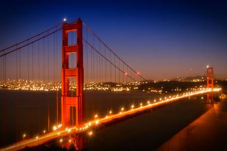 Golden Gate Bridge di sera 