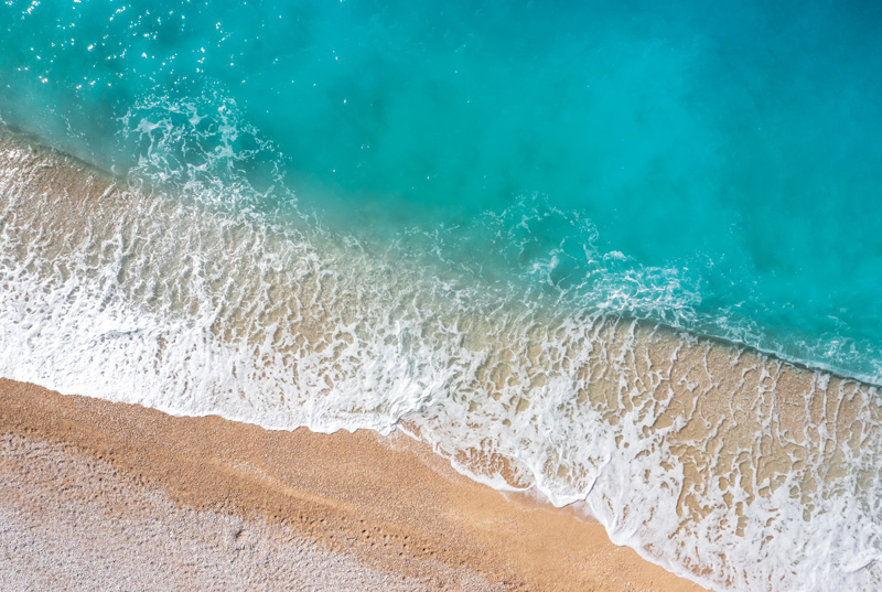 Wellen am Strand V, Sand und Türkises Wasser, Entspannung, Urlaub und Freiheit a Miro May