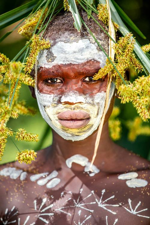 Porträt Junge aus dem Suri / Surma Stamm in Omo Valley, Äthiopien, Afrika a Miro May