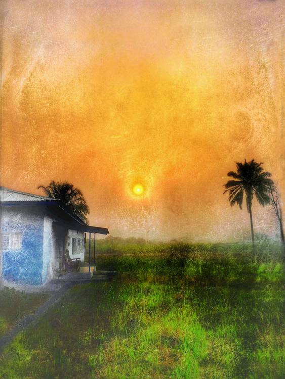 Sonnenaufgang unter Palmen, Haus in Afrika, Sierra Leone, Fotokunst a Miro May