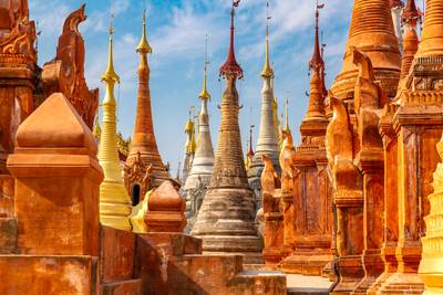 Tempel und Pagoden am Inle See in Myanmar (Burma)