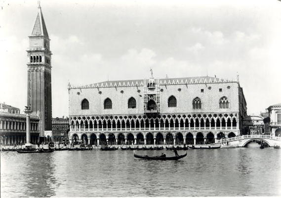 View of Palazzo Ducale and the Campanile of S. Marco (b/w photo) a 