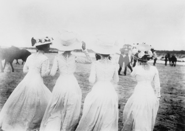 Ladies'' Fashion / 1908 / Horse Races a 
