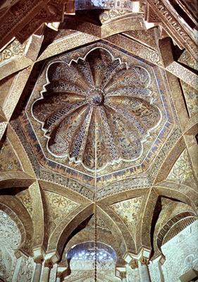 Interior of the dome over the mihrab, 965 AD (photo) (see also 88985) a 
