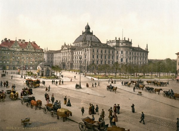 Munich, Palace of Justice a 
