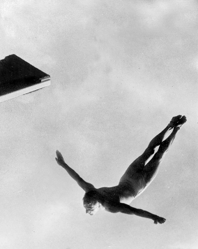 Olympic Games in Helsinki : diving during swimming events a 