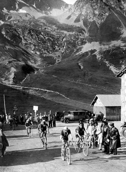 Tour de France 1929, 15th leg Grenoble/Evian on July 20 : here Antonin Magne ahead at the Lautaret p a 
