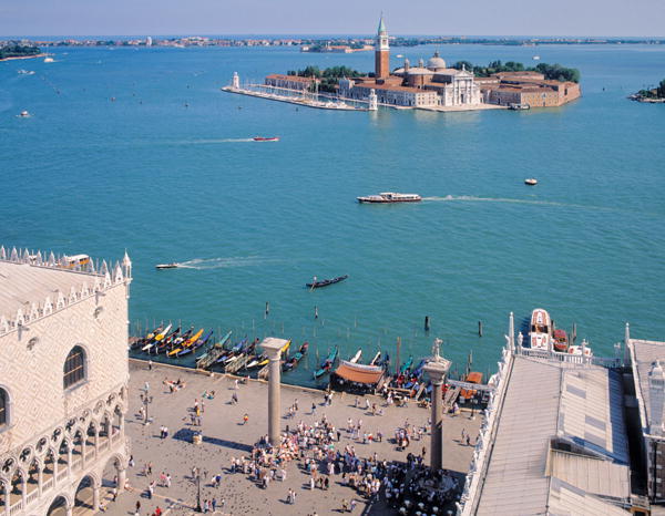 View over Bacino di San Marco to Isola San Giorgio Maggiore (photo)  a 