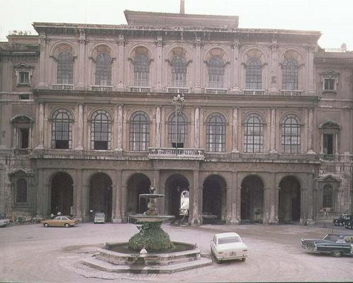 View of the courtyard designed by Gianlorenzo Bernini (1598-1680) and Carlo Maderno (1556-1629), 163 a 