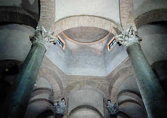 View of the vaulted dome (photo) a 