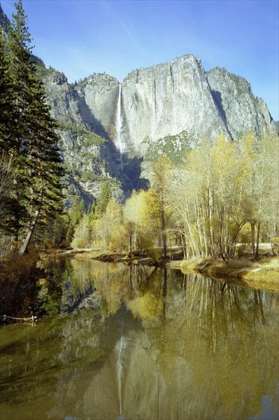 Yosemite, autumn, 2002 (colour photo)  a 