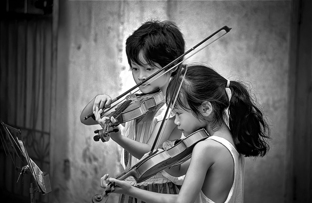 The violin sisters a Olivier Schram