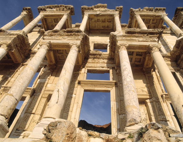 The Celsus Library, built in AD 135 (photo)  a Arte Romana