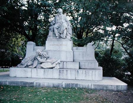 Monument to Johannes Brahms (1833-97) a Rudolf von Weyr