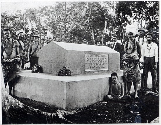 The Tomb of Tusitala, the grave of Robert Louis Stevenson at Apia, Samoa a Thomas Andrew