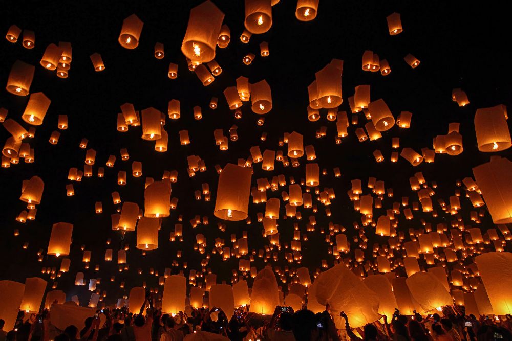 Floating Lanterns a Vichaya