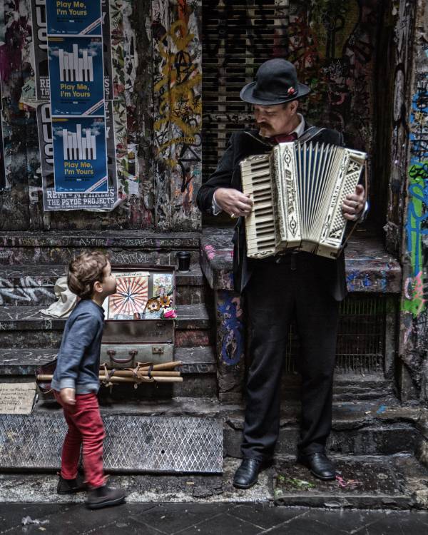 The Busker And The Boy a Vince Russell