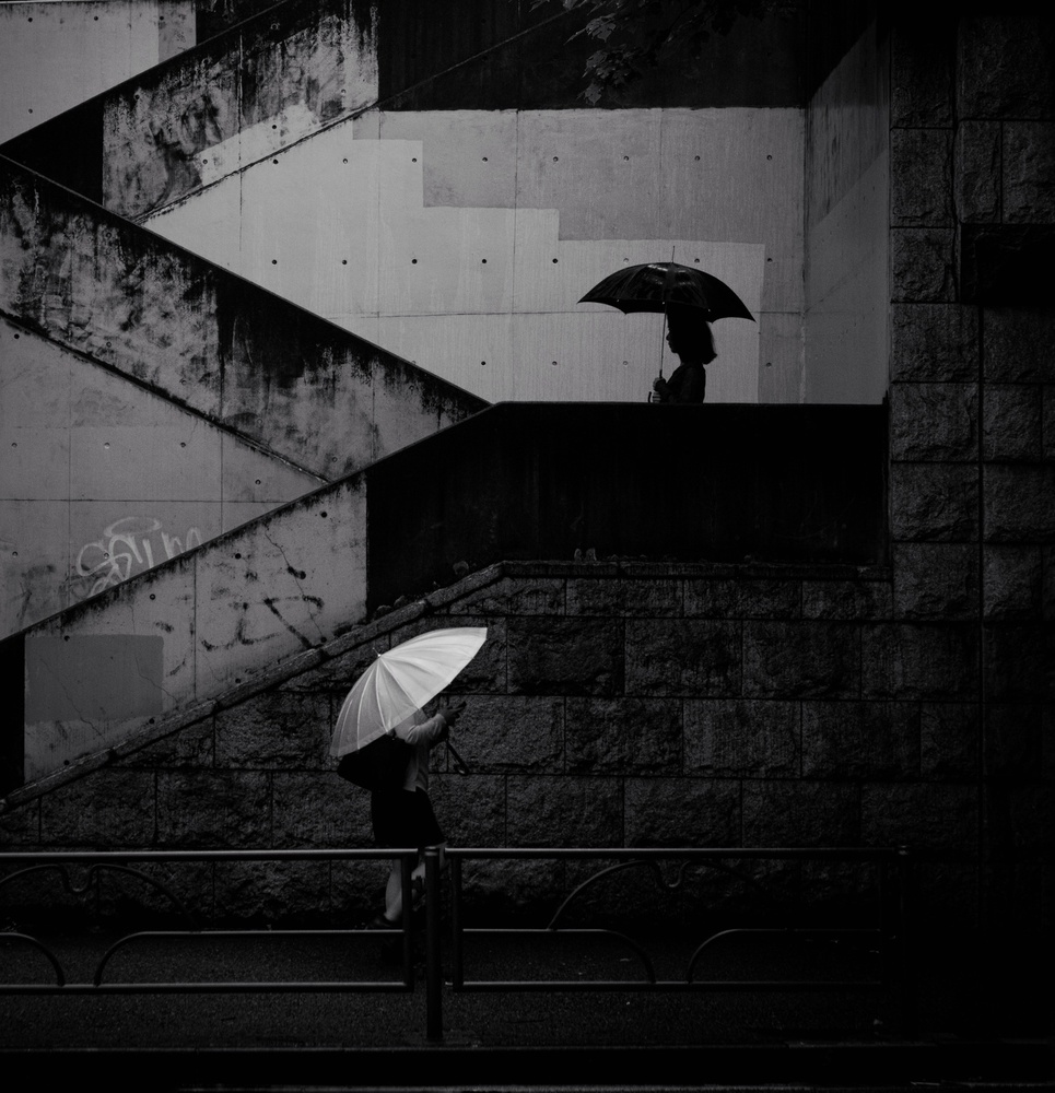 A black umbrella and  a white umbrella a Yasuhiro Takachi